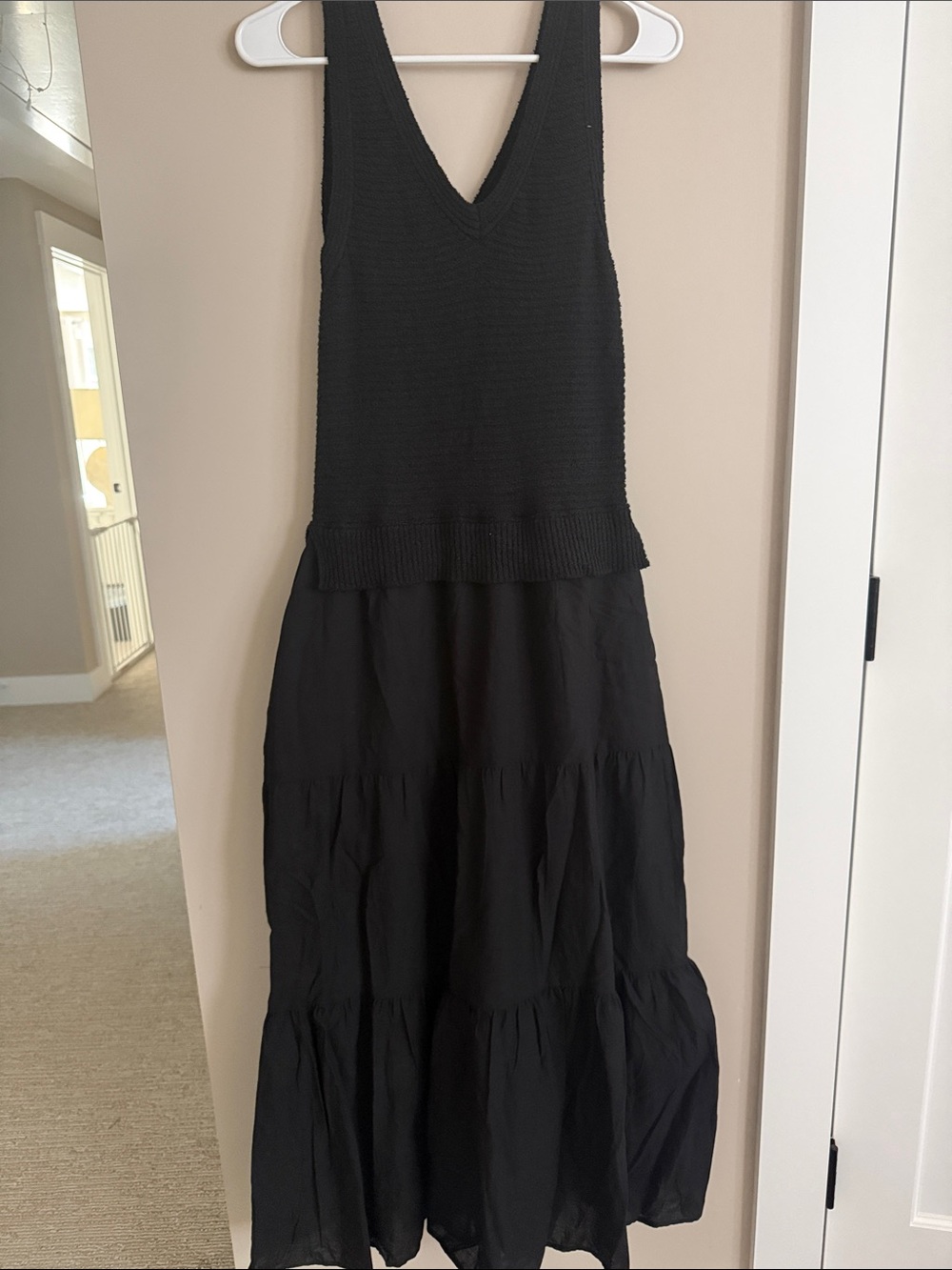 Cynthia Rowley Black Sleeveless V-Neck mixed mediaMaxi Dress with Pockets